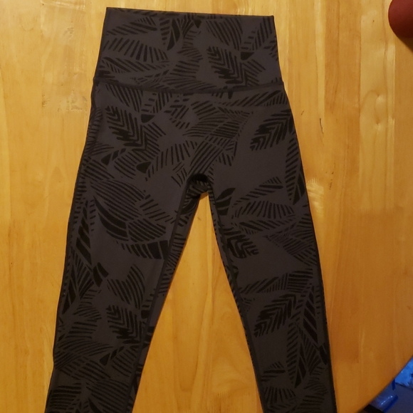 Aerie printed set chill. play. move - Picture 7 of 13